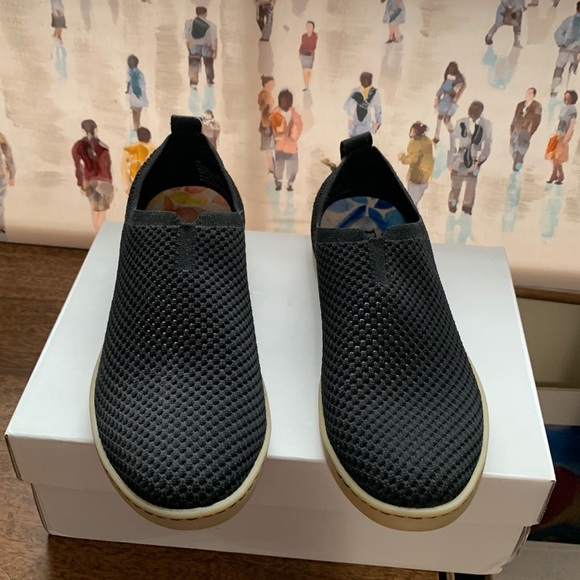 BORN HANDCRAFTED SLIP ON BLACK 7.5 NEW NO BOX - Picture 2 of 11